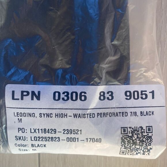 Fabletics Sync Seamless High-Waisted Perforated 7/8 Legging Black M NWT in packg - Picture 5 of 6